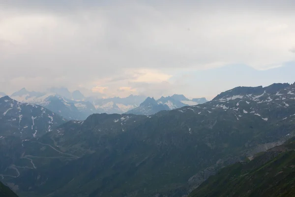 スイスの美しい山の峠 グリムセルパス フルカパス — ストック写真