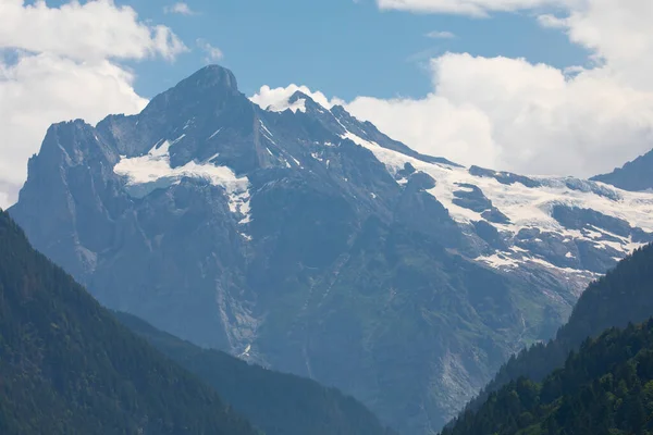 Úžasná Švýcarská Vysokohorská Krajina Dřevěné Chaty Zelených Polích Vysoké Hory — Stock fotografie