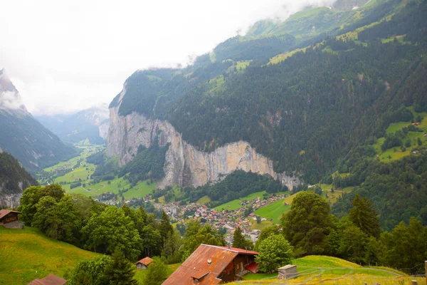 Lauterbrunnental Mit Herrlichem Wasserfall Und Schweizer Alpen — Stockfoto