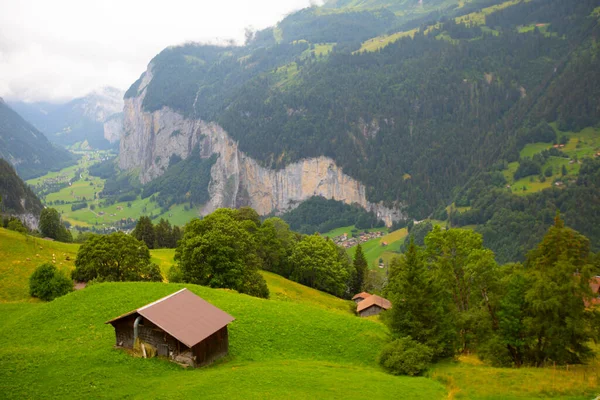 Lauterbrunnental Mit Herrlichem Wasserfall Und Schweizer Alpen — Stockfoto