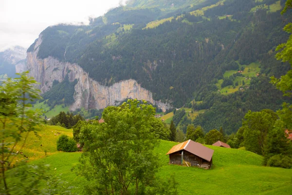 Lauterbrunnental Mit Herrlichem Wasserfall Und Schweizer Alpen — Stockfoto