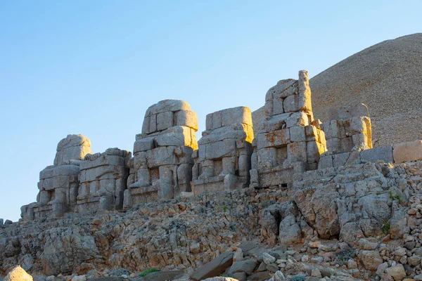 Nemrut Hatalmas Szobrokat Domborműveket Épített Monumentális Sírra Amit Antiochusnak Török — Stock Fotó