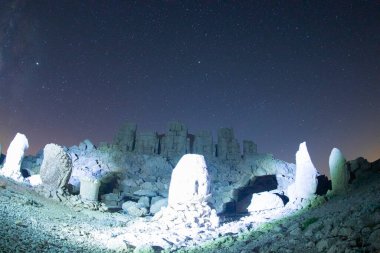 Nemrut Dağı milli parkındaki yıldız heykeli izleri, Kahta Adiyaman, Türkiye