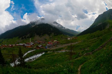Türkiye 'nin Karadeniz bölgesinde Rize' nin Elevit tepelerinden güzel bir manzara.