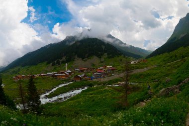 Türkiye 'nin Karadeniz bölgesinde Rize' nin Elevit tepelerinden güzel bir manzara.