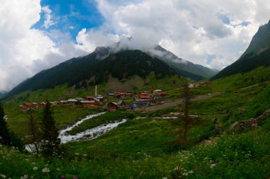 Türkiye 'nin Karadeniz bölgesinde Rize' nin Elevit tepelerinden güzel bir manzara.
