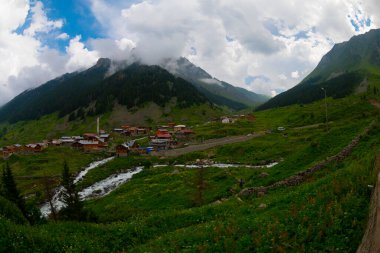 Türkiye 'nin Karadeniz bölgesinde Rize' nin Elevit tepelerinden güzel bir manzara.