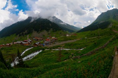 Türkiye 'nin Karadeniz bölgesinde Rize' nin Elevit tepelerinden güzel bir manzara.