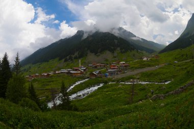 Türkiye 'nin Karadeniz bölgesinde Rize' nin Elevit tepelerinden güzel bir manzara.
