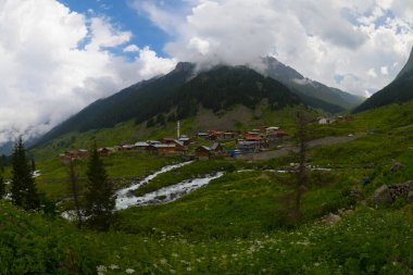 Türkiye 'nin Karadeniz bölgesinde Rize' nin Elevit tepelerinden güzel bir manzara.