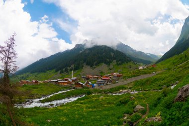 Türkiye 'nin Karadeniz bölgesinde Rize' nin Elevit tepelerinden güzel bir manzara.
