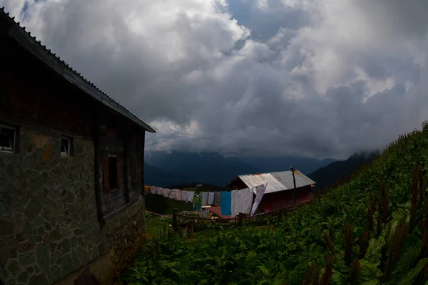 지대에 전통적 주택들 사진은 Pokut Rize Black Sea Karadeniz 지역에서 — 스톡 사진