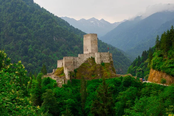 Τοπίο Του Κάστρου Zilkale Δάσος Και Συννεφιασμένα Βουνά Κάστρο Που — Φωτογραφία Αρχείου