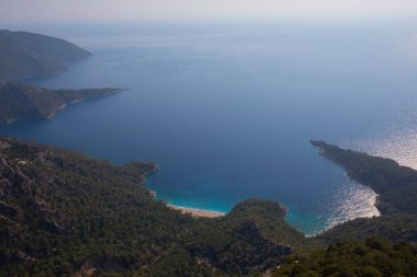 Türkiye 'nin batısındaki Oludeniz / Fethiye ilindeki Kelebek Vadisi (kelebekler vadisi). Bu vadiye sadece kayıkla ya da kaya tırmanışıyla ulaşabilirsiniz.