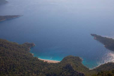 Türkiye 'nin batısındaki Oludeniz / Fethiye ilindeki Kelebek Vadisi (kelebekler vadisi). Bu vadiye sadece kayıkla ya da kaya tırmanışıyla ulaşabilirsiniz.