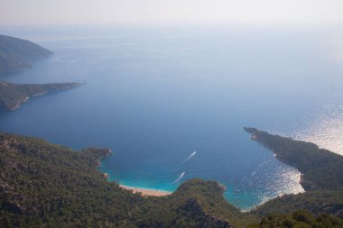 Türkiye 'nin batısındaki Oludeniz / Fethiye ilindeki Kelebek Vadisi (kelebekler vadisi). Bu vadiye sadece kayıkla ya da kaya tırmanışıyla ulaşabilirsiniz.