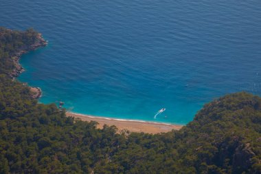 Türkiye 'nin batısındaki Oludeniz / Fethiye ilindeki Kelebek Vadisi (kelebekler vadisi). Bu vadiye sadece kayıkla ya da kaya tırmanışıyla ulaşabilirsiniz.