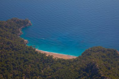 Türkiye 'nin batısındaki Oludeniz / Fethiye ilindeki Kelebek Vadisi (kelebekler vadisi). Bu vadiye sadece kayıkla ya da kaya tırmanışıyla ulaşabilirsiniz.