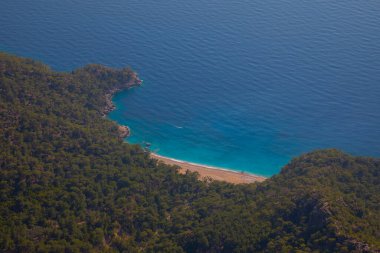 Türkiye 'nin batısındaki Oludeniz / Fethiye ilindeki Kelebek Vadisi (kelebekler vadisi). Bu vadiye sadece kayıkla ya da kaya tırmanışıyla ulaşabilirsiniz.