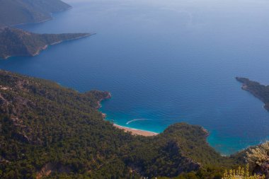 Türkiye 'nin batısındaki Oludeniz / Fethiye ilindeki Kelebek Vadisi (kelebekler vadisi). Bu vadiye sadece kayıkla ya da kaya tırmanışıyla ulaşabilirsiniz.