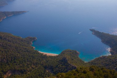 Türkiye 'nin batısındaki Oludeniz / Fethiye ilindeki Kelebek Vadisi (kelebekler vadisi). Bu vadiye sadece kayıkla ya da kaya tırmanışıyla ulaşabilirsiniz.