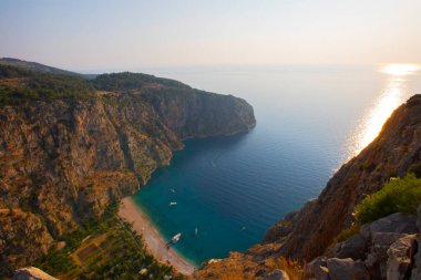 Türkiye 'nin batısındaki Oludeniz / Fethiye ilindeki Kelebek Vadisi (kelebekler vadisi). Bu vadiye sadece kayıkla ya da kaya tırmanışıyla ulaşabilirsiniz.