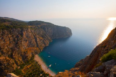Türkiye 'nin batısındaki Oludeniz / Fethiye ilindeki Kelebek Vadisi (kelebekler vadisi). Bu vadiye sadece kayıkla ya da kaya tırmanışıyla ulaşabilirsiniz.
