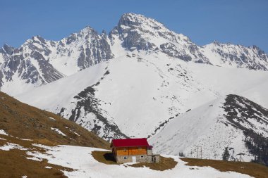 Kackar sıradağları ve yaşam, doğal yaşamla yaşayan insanlar, kış şartları zor..