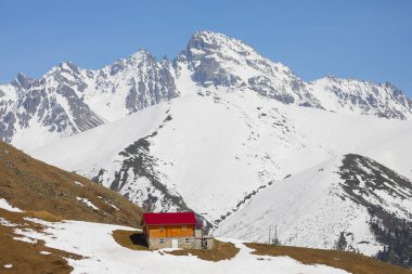Kackar sıradağları ve yaşam, doğal yaşamla yaşayan insanlar, kış şartları zor..