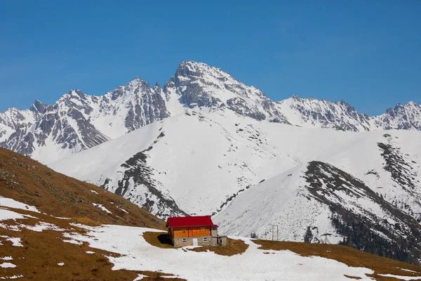 Kackar sıradağları ve yaşam, doğal yaşamla yaşayan insanlar, kış şartları zor..
