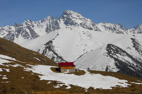 Kackar sıradağları ve yaşam, doğal yaşamla yaşayan insanlar, kış şartları zor..