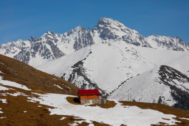 Kackar sıradağları ve yaşam, doğal yaşamla yaşayan insanlar, kış şartları zor..