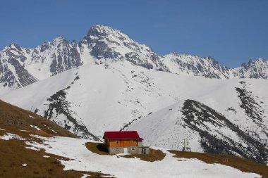 Kackar sıradağları ve yaşam, doğal yaşamla yaşayan insanlar, kış şartları zor..