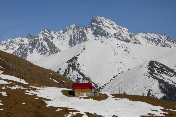 Kackar sıradağları ve yaşam, doğal yaşamla yaşayan insanlar, kış şartları zor..