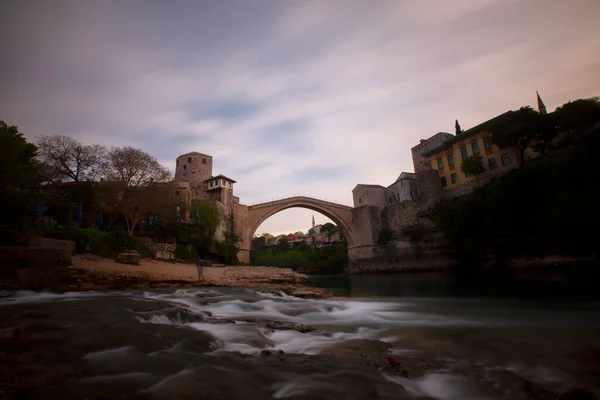 Mostar Bosna Hercegovina Starý Most Stari Most Smaragdovou Řekou Neretvou — Stock fotografie