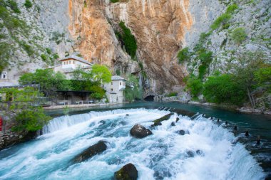 Derviş Evi mi, Blagaj Tekija mı? Bina, Mostar kenti dışında bir Derviş manastırı ve yaklaşık 600 yaşında - Blagaj, Mostar - Bosna-Hersek