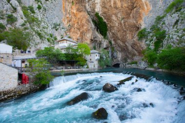 Derviş Evi mi, Blagaj Tekija mı? Bina, Mostar kenti dışında bir Derviş manastırı ve yaklaşık 600 yaşında - Blagaj, Mostar - Bosna-Hersek