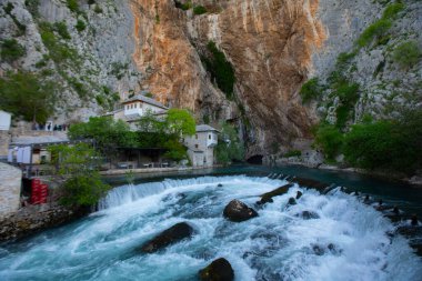 Derviş Evi mi, Blagaj Tekija mı? Bina, Mostar kenti dışında bir Derviş manastırı ve yaklaşık 600 yaşında - Blagaj, Mostar - Bosna-Hersek