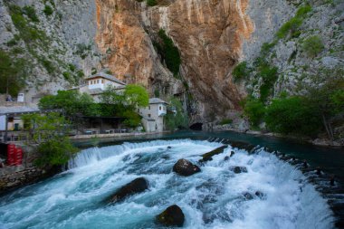 Derviş Evi mi, Blagaj Tekija mı? Bina, Mostar kenti dışında bir Derviş manastırı ve yaklaşık 600 yaşında - Blagaj, Mostar - Bosna-Hersek