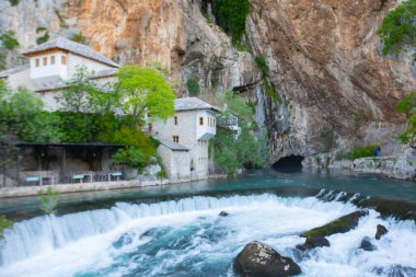 Derviş Evi mi, Blagaj Tekija mı? Bina, Mostar kenti dışında bir Derviş manastırı ve yaklaşık 600 yaşında - Blagaj, Mostar - Bosna-Hersek