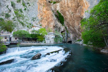 Derviş Evi mi, Blagaj Tekija mı? Bina, Mostar kenti dışında bir Derviş manastırı ve yaklaşık 600 yaşında - Blagaj, Mostar - Bosna-Hersek