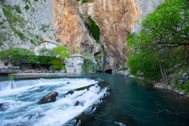 Derviş Evi mi, Blagaj Tekija mı? Bina, Mostar kenti dışında bir Derviş manastırı ve yaklaşık 600 yaşında - Blagaj, Mostar - Bosna-Hersek