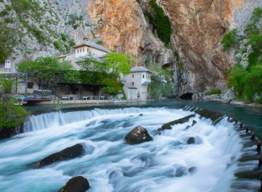 Derviş Evi mi, Blagaj Tekija mı? Bina, Mostar kenti dışında bir Derviş manastırı ve yaklaşık 600 yaşında - Blagaj, Mostar - Bosna-Hersek