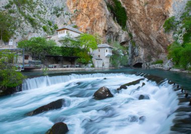 Derviş Evi mi, Blagaj Tekija mı? Bina, Mostar kenti dışında bir Derviş manastırı ve yaklaşık 600 yaşında - Blagaj, Mostar - Bosna-Hersek
