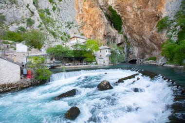 Derviş Evi mi, Blagaj Tekija mı? Bina, Mostar kenti dışında bir Derviş manastırı ve yaklaşık 600 yaşında - Blagaj, Mostar - Bosna-Hersek