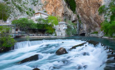 Derviş Evi mi, Blagaj Tekija mı? Bina, Mostar kenti dışında bir Derviş manastırı ve yaklaşık 600 yaşında - Blagaj, Mostar - Bosna-Hersek