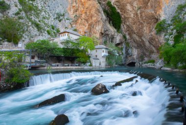 Derviş Evi mi, Blagaj Tekija mı? Bina, Mostar kenti dışında bir Derviş manastırı ve yaklaşık 600 yaşında - Blagaj, Mostar - Bosna-Hersek