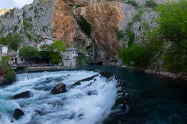 Derviş Evi mi, Blagaj Tekija mı? Bina, Mostar kenti dışında bir Derviş manastırı ve yaklaşık 600 yaşında - Blagaj, Mostar - Bosna-Hersek