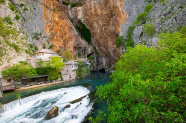 Derviş Evi mi, Blagaj Tekija mı? Bina, Mostar kenti dışında bir Derviş manastırı ve yaklaşık 600 yaşında - Blagaj, Mostar - Bosna-Hersek