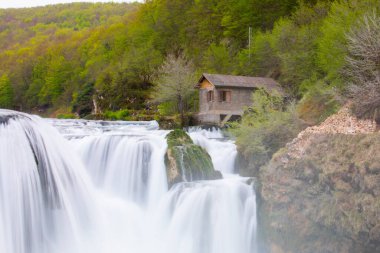 Şelale Strbacki Buk Bosna 'daki Una Nehri üzerinde